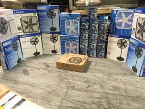 PALLET WITH ASSORTED FANS CUSTOMER RETURNS SEE PICTURES