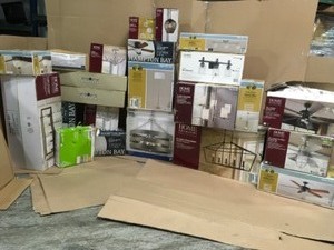 LOT OF ASSORTED HOME DECORATORS AND HAMPTON BAY LIGHTS DIFFERENT MODELS SEE PICT