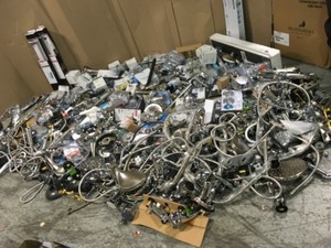 Assorted Gaylord with mix of shower heads & other bathroom appliances See pics