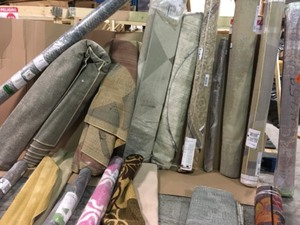 Assorted pallet with rugs in different sizes and colorsstyles See pics