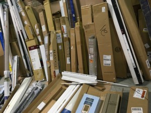 Assorted pallet with outdoor patio umbrellas & supplies different modelscolors See pics