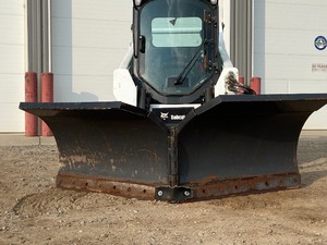 lot 3 image: Bobcat Hydraulic Skid-Loader V-Plow
