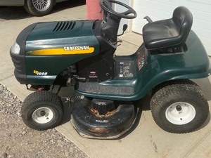 lot 8 image: Craftsman LT1000 Lawn Tractor