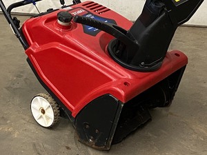 lot 15 image: Toro Single-Stage Snow Blower
