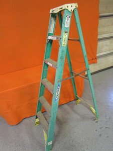 6 Werner Fiberglass Step Ladder (has broken locking arm)