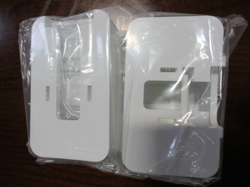 lot 308 image: Fiberon 2-Pair White Traditional Rail Bracket, BKT F 4 PK WH - NEW