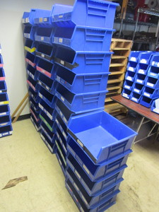 lot 302 image: AKRO BINS, BLUE, PART# 30-250