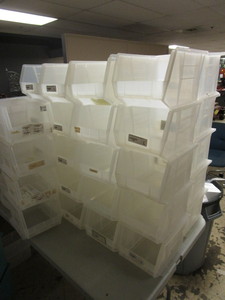 lot 313 image: AKRO BINS, CLEAR, PART# 30-239