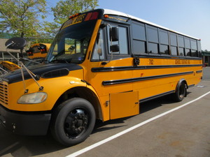 lot 782 image: FREIGHTLINER HANDICAP ACCESSIBLE SCHOOL BUS