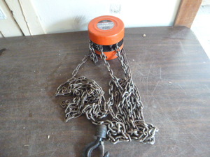 lot 14 image: HDC 1 Ton Chain Hoist