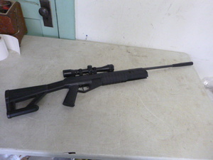 lot 22 image: Crosman Fury II Blackout Air Rifle