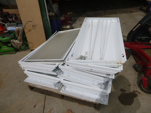 lot 29 image: Pallet of Drop-In Lights