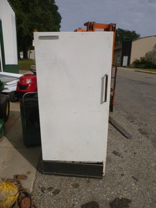 lot 8 image: GE Refrigerator