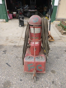 lot 7 image: Lincoln Arc Welder