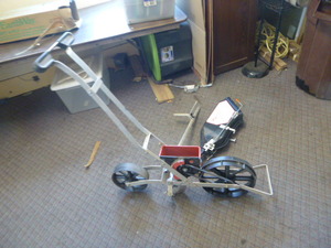 lot 60 image: Earth Way Fert-A-Ply Fertilizer Applicator