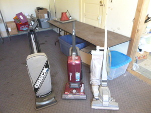 lot 62 image: 3 Vacuum Cleaners