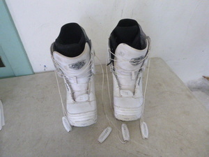 lot 79 image: Forum League Snowboarding Boots