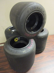lot 432 image: MAXXIS GO-KART RACING TIRES WITH OUTLAW WHEELS RIMS