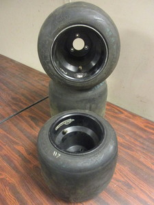 lot 434 image: MAXXIS GO-KART RACING TIRES WITH OUTLAW WHEELS RIMS