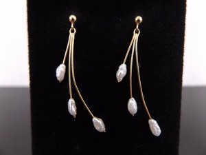 lot 57 image: 14k Yellow Gold Baroque Pearl Dangle Post Earrings