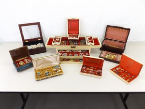 lot 63 image: Large Lot of Costume Jewelry