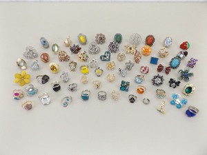 lot 64 image: Large Lot of Fashion Rings