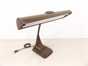 lot 86 image: Vintage Art Specialty Art Deco Metal Desk Lamp