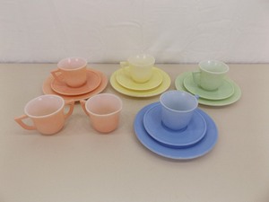 lot 89 image: Vintage 14 Piece Moderntone Pastel Tea Set
