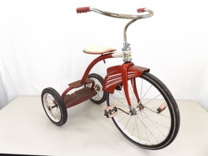 lot 2 image: Vintage 1960s Murray Large 2 Step Tricycle wFender Skirt