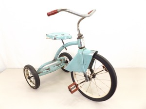 lot 3 image: Vintage 1950s Murray Medium Tricycle wFender Skirt