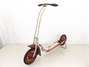 lot 4 image: Vintage 1950s Kids Scooter