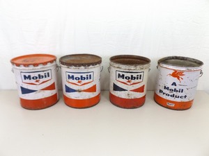lot 9 image: 4 Vintage 5 Gallon Mobil Oil Cans