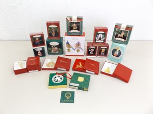 lot 16 image: Lot of Vintage Christmas Ornaments
