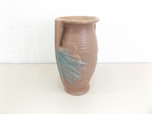 lot 17 image: 1920s Roseville Pottery Paper Foil Label Era 14 Vase