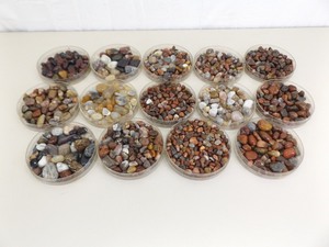 lot 19 image: Large Collection of Polished Lake Superior Agates