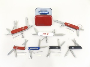 lot 27 image: Lot of 8 Swiss Army Victorinox Pocket Knives