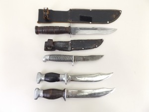 lot 29 image: Lot of 4 Sheathed etc. Fixed Blade Knives