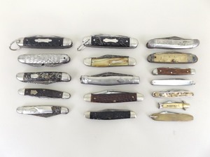 lot 30 image: Large Lot of Misc Vintage Pocket Knives
