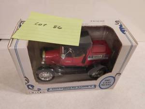 1918 Ford Runabout Die Cast Metal 125 Scale