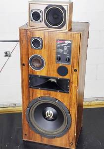 lot 323 image: Pioneer IMPP speaker an mini speaker set