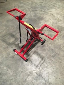 lot 10 image: MOJACK HDL 500 Lawn Mower Lift SEE PICS