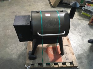 lot 18 image: TRAEGER Pro Series 22 Pellet Grill in Bronze SEE PICS