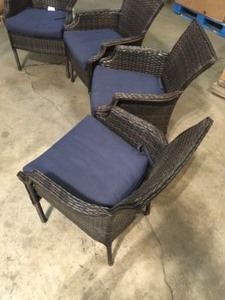 lot 26 image: ASSORTED PALLET WITH PATIO CHAIRS WITH BLUE CUSHIONS SEE PICS