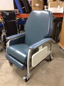 lot 3 image: MSRP $1600 Graham Field Medichoice Lumex Deluxe Clinical Care Recliner, Extra Wide Seat With Flip Up Side Tables - 450lb Capacity&nbspMultiple Positions for Enhanced Patient Comfort Very Nice Condition With Minor Wear & Tear -See Pics