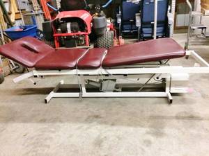 lot 2 image: WOW PHYSICAL THERAPY Chattanooga ELECTRIC HEIGHT ADJUSTIBLE TXE-1 POWER Traction CHIROPRACTIC ADJUSTMENT Table WITH FOOTSWITCH - EXCELLENT WORKING CONDITION