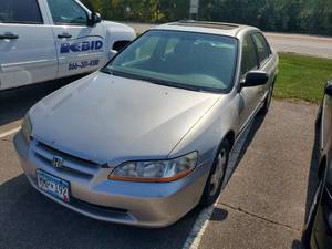 lot 3 image: 1999 Honda UEX