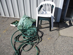 3 Plastic chairs-hoses-leaf bag