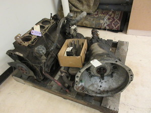 lot 504 image: 1956 CADILLAC SHORT BLOCK, TRANSMISSION, FLYWHEEL AND TORUS COVER