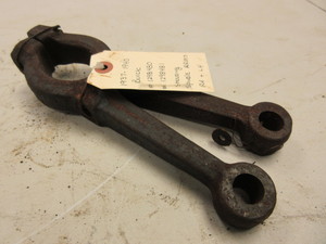 lot 531 image: 1937-40 BUICK RIGHT AND LEFT STEERING SPINDLE ARMS