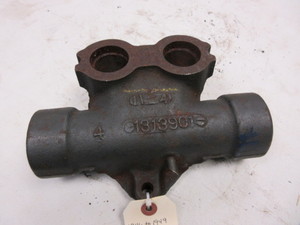 lot 534 image: 1946-49 BUICK INTAKE MANIFOLD CENTER